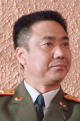 邓 华
